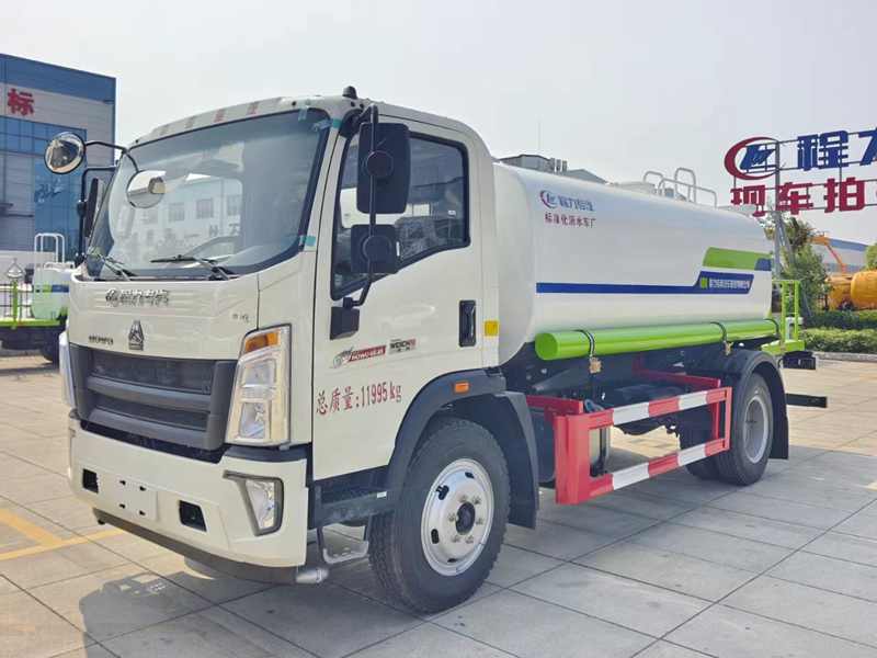 10方洒水车介绍：重汽豪沃10方洒水车简介
