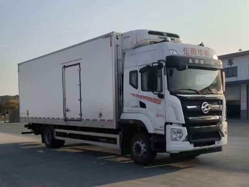 东风华神6.8米冷藏车