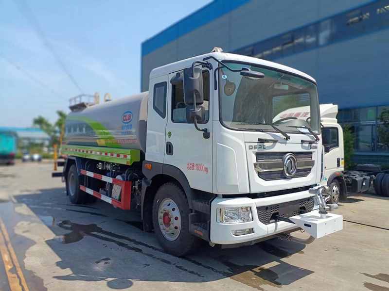 东风D9洒水车（14.3方）