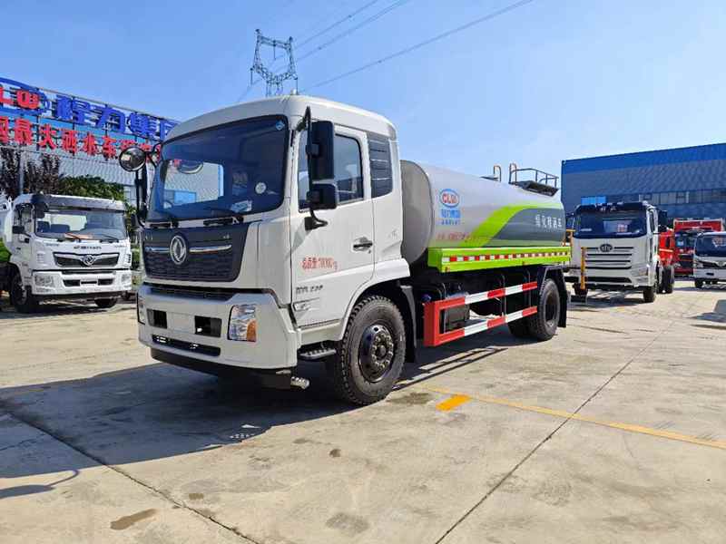 东风天锦洒水车