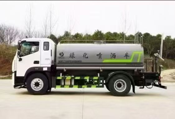 福田欧航洒水车