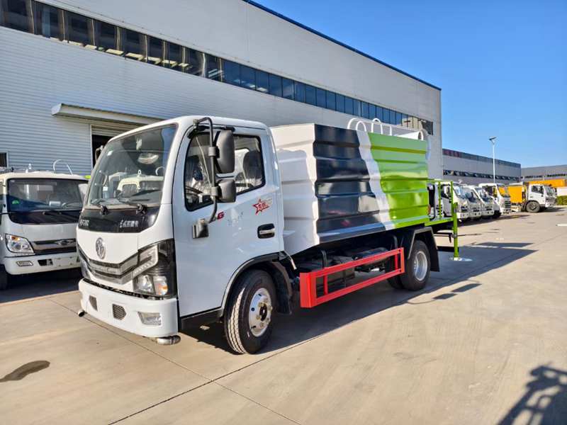 东风蓝牌洒水车（7方）